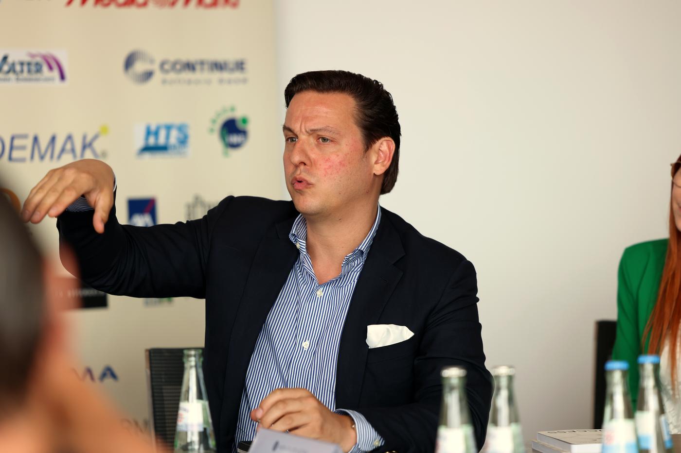 Geschäftsführer im Mittelstand erklärt im Workshop seine Herausforderung
